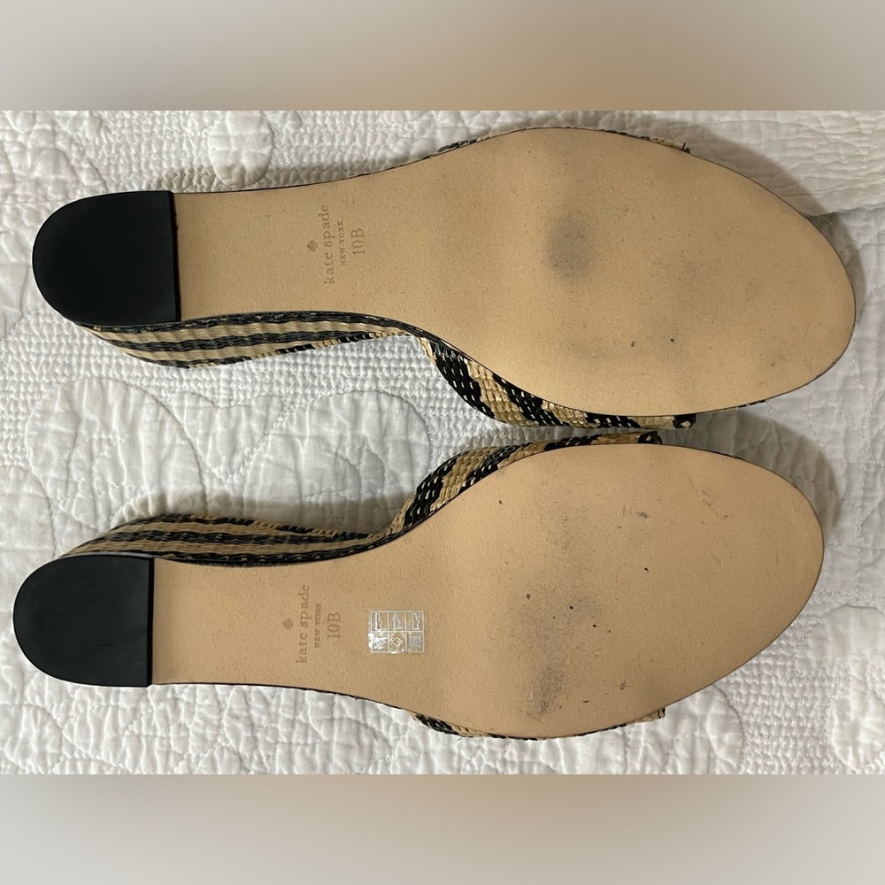 Kate Spade| Women’s black and tan woven wedge sandals with floret | Size 10 - Picture 8 of 9